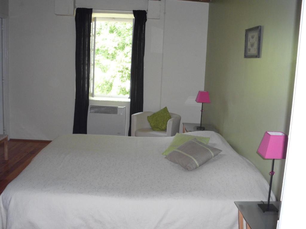 Bed and Breakfast Le Moulin De Poilly Zimmer foto