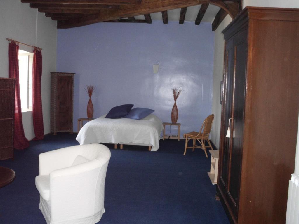Bed and Breakfast Le Moulin De Poilly Zimmer foto