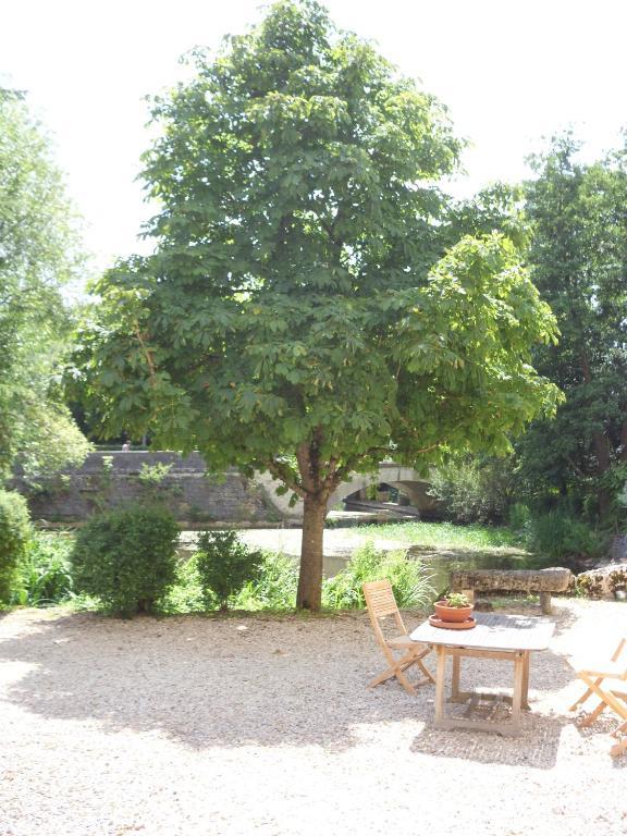 Bed and Breakfast Le Moulin De Poilly Zimmer foto